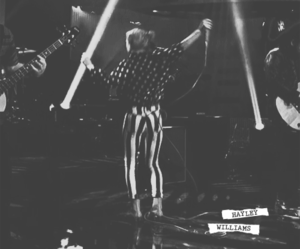 Paramore GIF. Artiesten Paramore Gifs Muziekvideo Still into you 