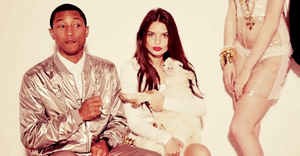 Pharrell Williams GIF. Artiesten Gifs Pharrell williams Robin thicke Blurred lines Emily ratajkowski 