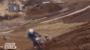 Red Bull GIF. Sport Eten en drinken Gifs Red bull Mislukken Racing Motorcross Buzzfeed Dirtbike Red bull haas scramble 