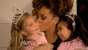 Rihanna GIF. Artiesten Ellen Rihanna Kus Gifs  