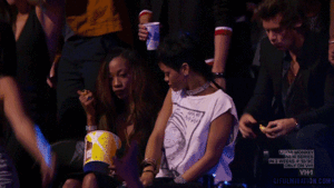 Rihanna GIF. Artiesten Rihanna Kus Gifs  