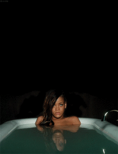 Rihanna GIF. Artiesten Rihanna Gifs Triest Badkuip Blijven Terneergeslagen 