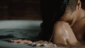 Rihanna GIF. Muziek Artiesten Schattig Rihanna Bikini Gifs Glimlach  Aanbiddelijk Zoet 