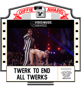 Robin Thicke GIF. Artiesten Miley cyrus Gifs Robin thicke Mtv Miley Video music awards Twerken 2013 vmas 