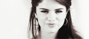 Selena Gomez GIF. Artiesten Selena gomez Gifs Glimlach Lachend 
