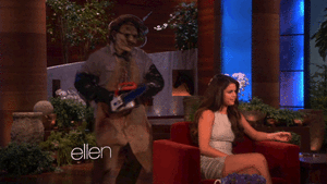 Selena Gomez GIF. Artiesten Selena gomez Gifs Poets Ellen degeneres De ellen voorstelling Ellen schrikt 