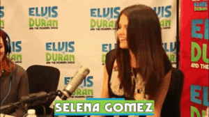 Taylor Swift GIF. Artiesten Selena gomez Taylor swift Omhelzing Gifs Vmas Vmas 2013 