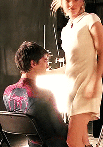 Emma Stone GIF. Spiderman Films en series Gifs Filmsterren Andrew garfield Emma stone Snl De amazing spiderman 2 Q1 