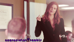 Suits GIF. Films en series Gifs Suits Donna paulsen Harvey specter 