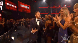 Taylor Swift GIF. Artiesten Taylor swift Gifs Opgewonden Amas2013 