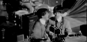 The Beatles GIF. Artiesten Golf The beatles Paul Gifs Hi Paul mccartney 