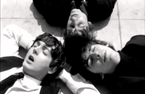 The Beatles GIF. Artiesten The beatles Gifs George harrison Ringo starr Paul mccartney John lennon 60s Yellow submar 