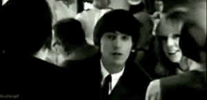 The Beatles GIF. Artiesten Golf The beatles Paul Gifs Hi Paul mccartney 