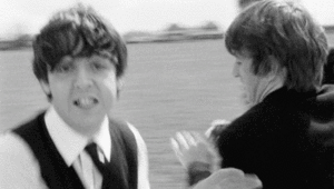 The Beatles GIF. Artiesten The beatles Gifs George harrison Ringo starr Paul mccartney John lennon 60s Yellow submar 
